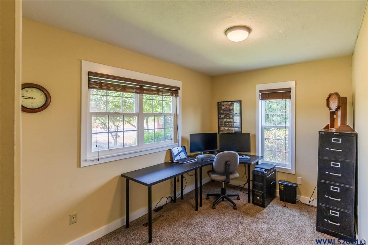 2000 Brooklake Road Northeast Keizer, OR 97303 - Photo 10 of 36 Gallery Image 10