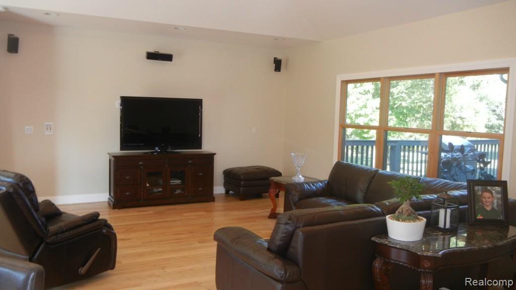 2360 Itsell Road Howell, MI 48843 - Photo 11 of 26 DSCN6199.jpg