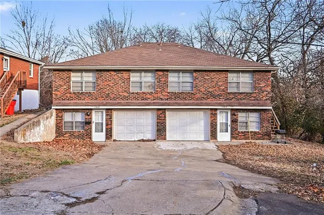 $275,000 | 11610-11612 East Ivanhoe Court, Independence, MO 64052