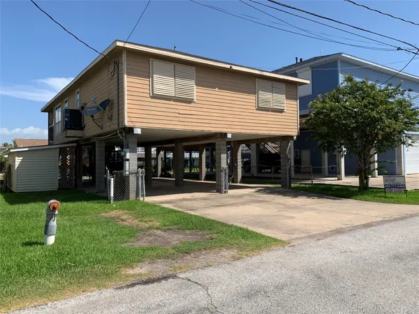 $2,100 | 585 Warsaw Drive, Bayou Vista, TX 77563