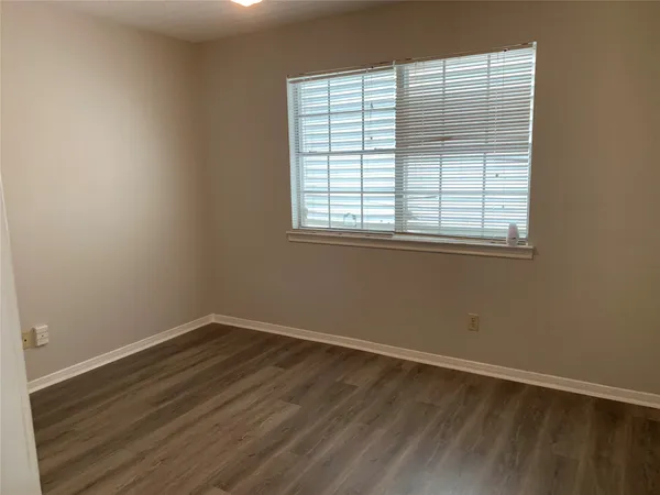 $2,100 | 585 Warsaw Drive, Bayou Vista, TX 77563