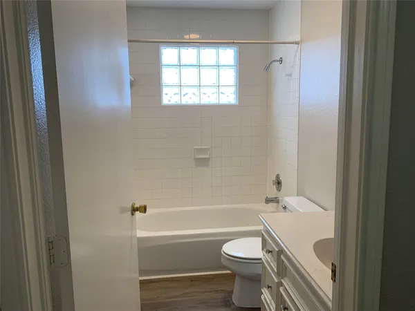 $2,100 | 585 Warsaw Drive, Bayou Vista, TX 77563