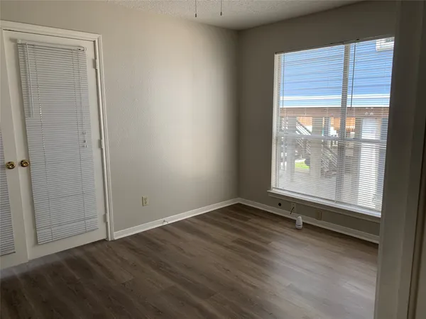$2,100 | 585 Warsaw Drive, Bayou Vista, TX 77563