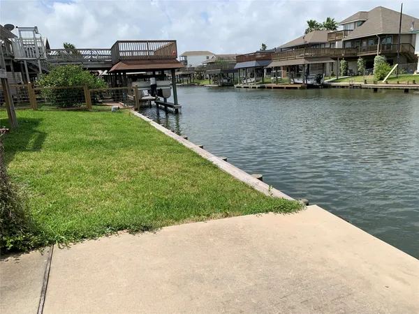 $2,100 | 585 Warsaw Drive, Bayou Vista, TX 77563