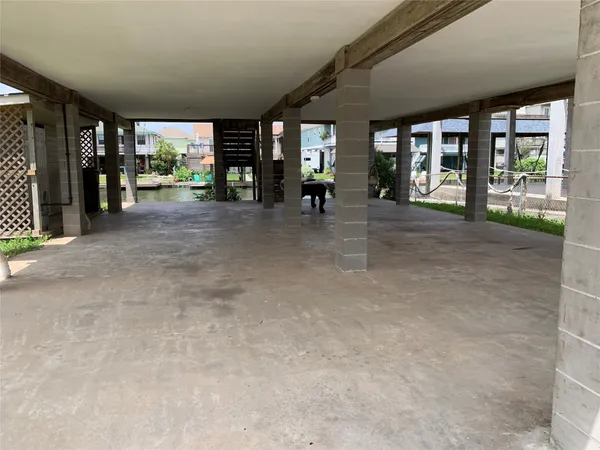 $2,100 | 585 Warsaw Drive, Bayou Vista, TX 77563