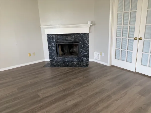 $2,100 | 585 Warsaw Drive, Bayou Vista, TX 77563