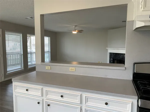 $2,100 | 585 Warsaw Drive, Bayou Vista, TX 77563