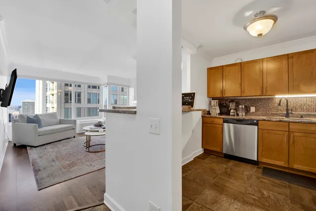 $3,300 | 30 East Huron Street, Unit 3206, Chicago, IL 60611