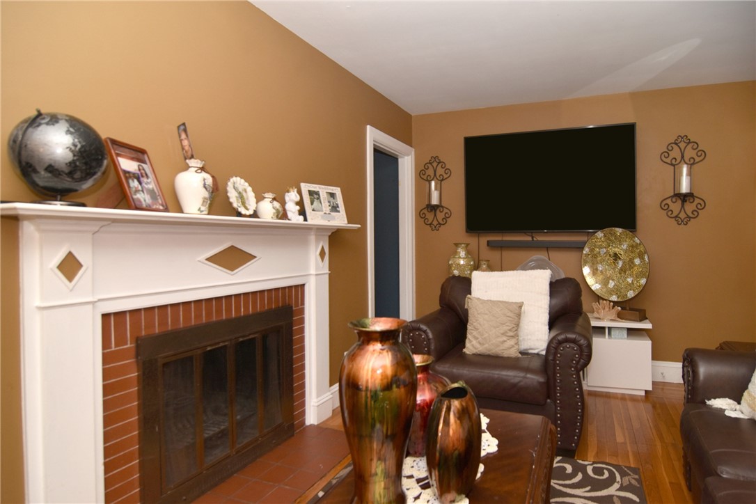 53 Monticello Road Pawtucket, RI 02861 - Photo 4 of 27 Gallery Image 4