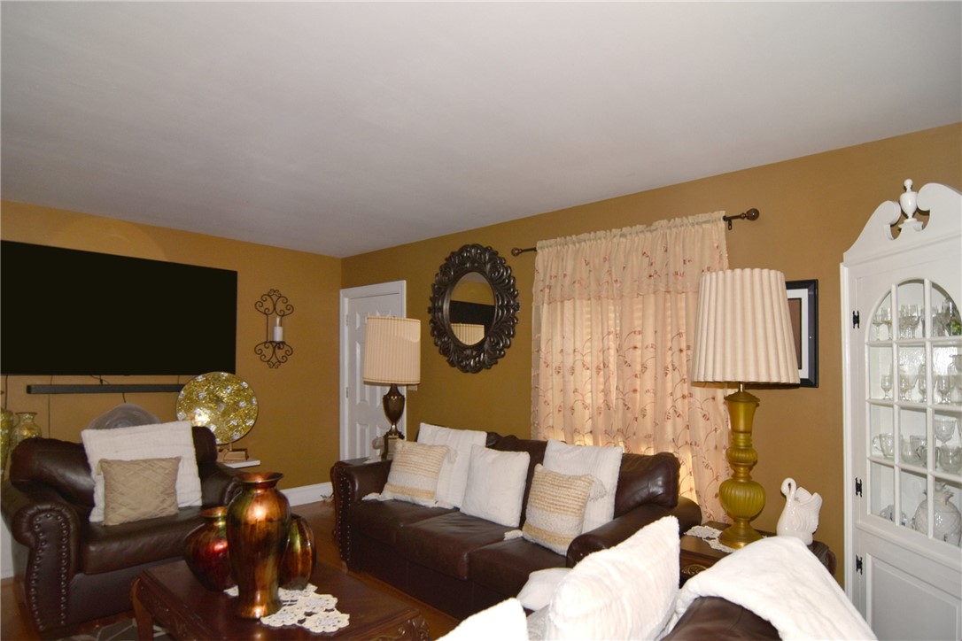 53 Monticello Road Pawtucket, RI 02861 - Photo 5 of 27 Gallery Image 5