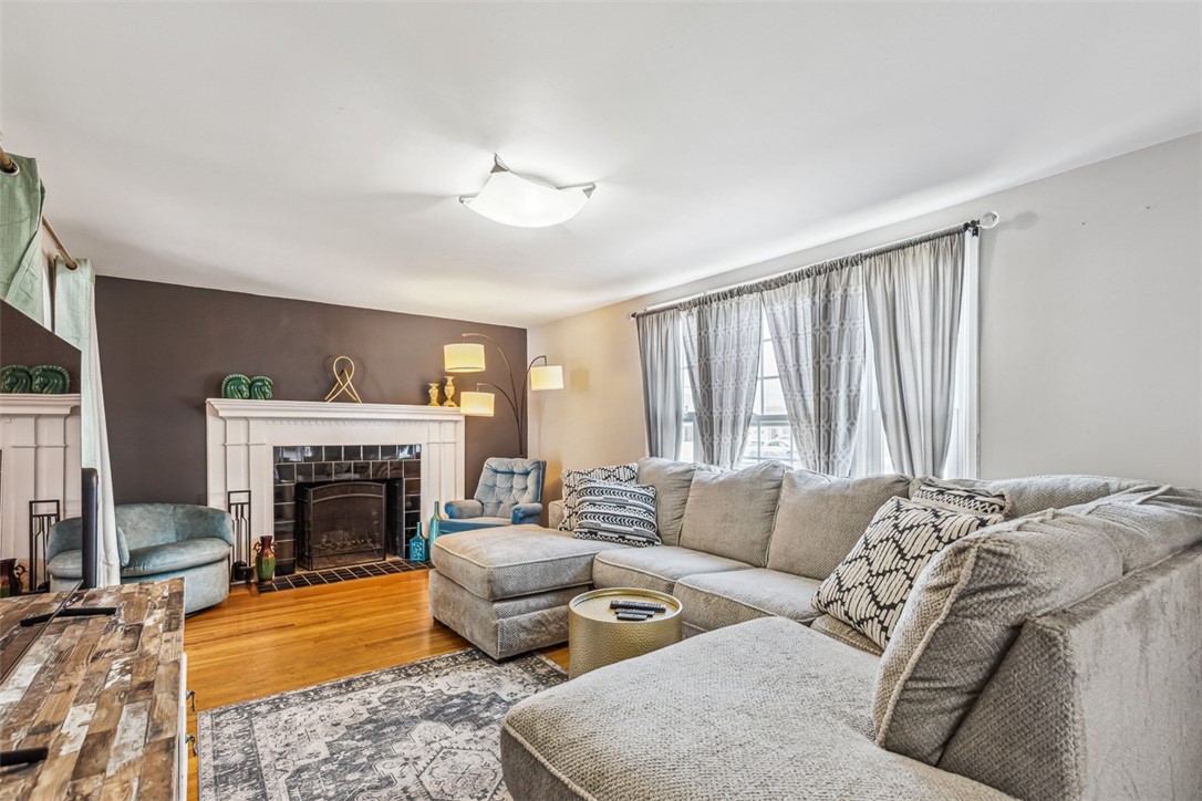 123 Scarborough Road Pawtucket, RI 02861 - Photo 2 of 21