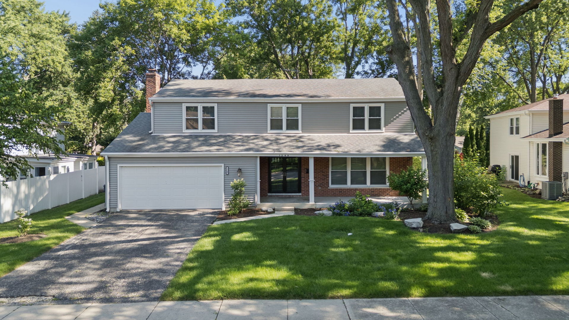 1249 Stonegate Road Naperville, IL 60540 - Photo 4 of 33