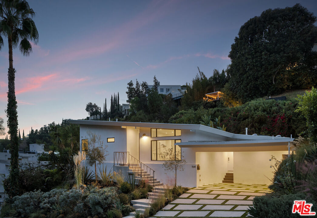 1541 Rising Glen Road Los Angeles, CA 90069 - Photo 1 of 19 Gallery Image 1