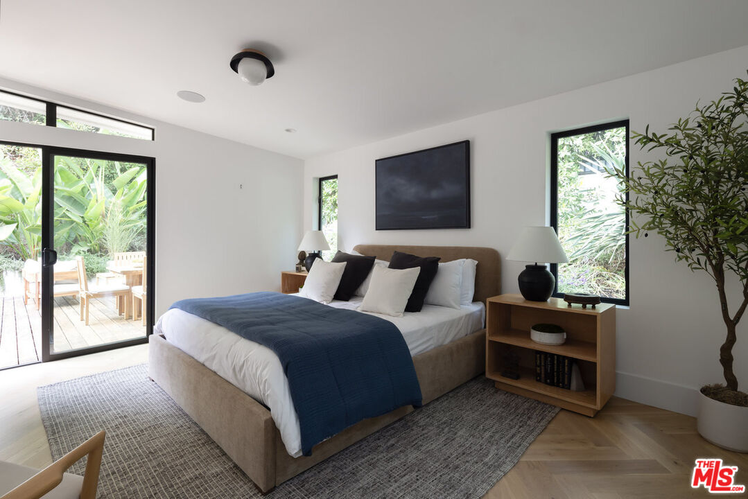 1541 Rising Glen Road Los Angeles, CA 90069 - Photo 12 of 19 Gallery Image 12