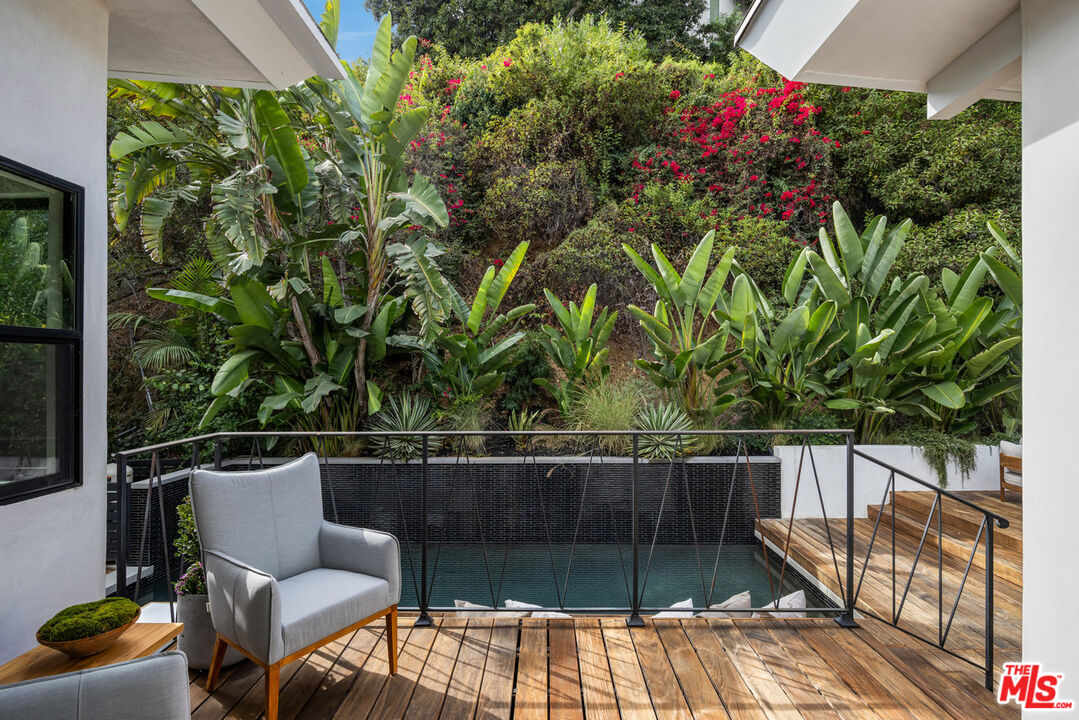 1541 Rising Glen Road Los Angeles, CA 90069 - Photo 14 of 19 Gallery Image 14