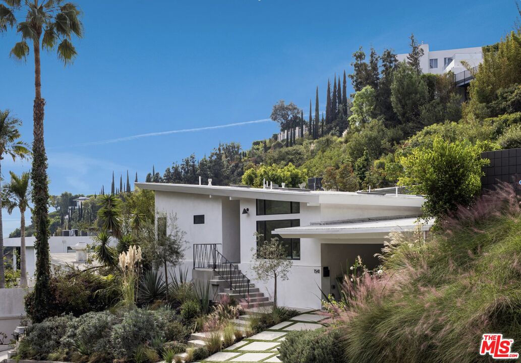 1541 Rising Glen Road Los Angeles, CA 90069 - Photo 19 of 19 Gallery Image 19