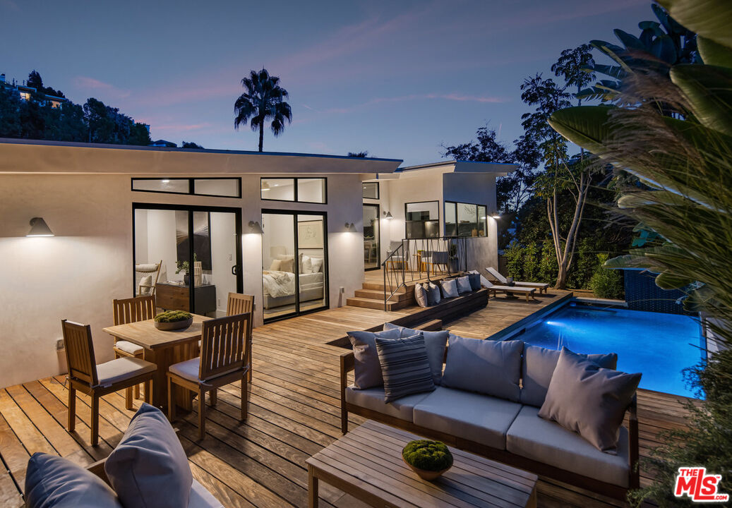 1541 Rising Glen Road Los Angeles, CA 90069 - Photo 3 of 19 Gallery Image 3