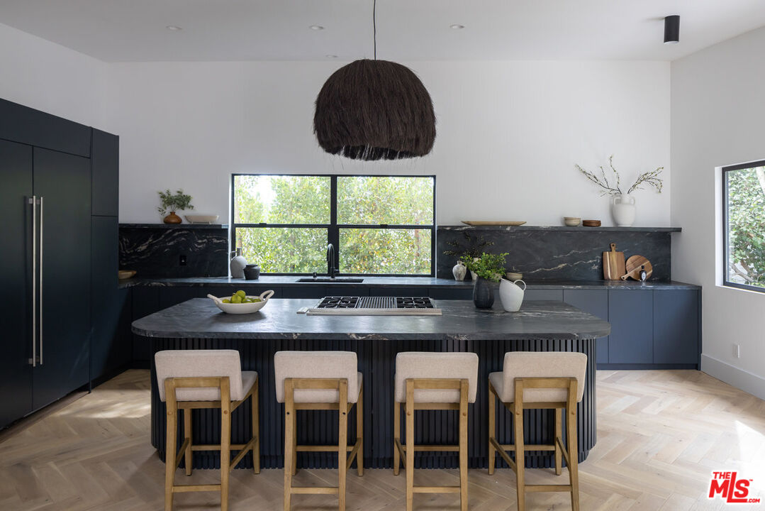 1541 Rising Glen Road Los Angeles, CA 90069 - Photo 7 of 19 Gallery Image 7