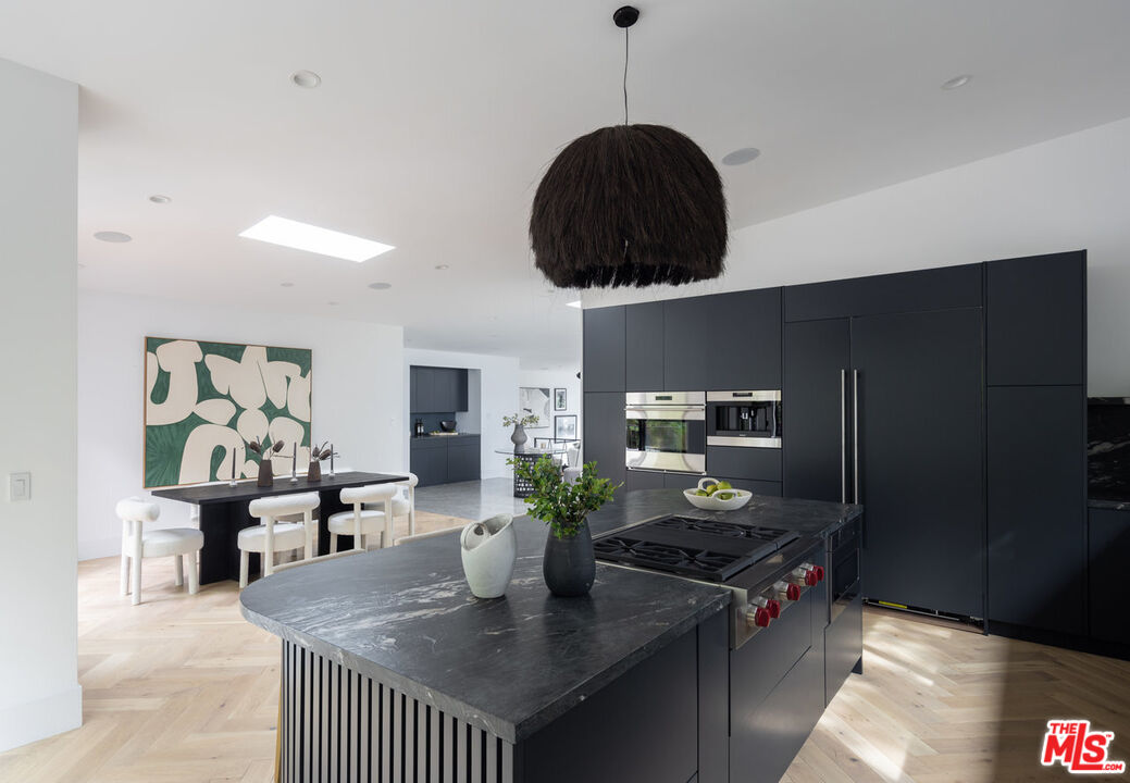 1541 Rising Glen Road Los Angeles, CA 90069 - Photo 8 of 19 Gallery Image 8