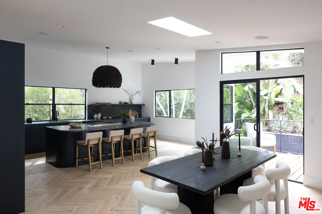 1541 Rising Glen Road Los Angeles, CA 90069 - Photo 9 of 19 Gallery Image 9