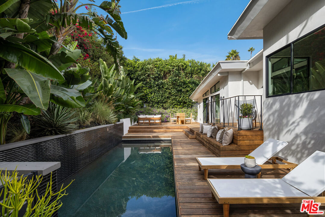 1541 Rising Glen Road Los Angeles, CA 90069 - Photo 10 of 19 Gallery Image 10