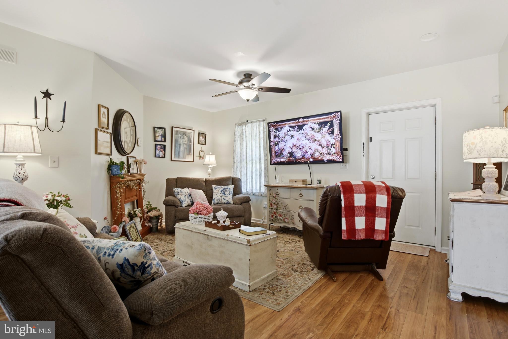 496 Covered Bridge Road Quakertown, PA 18951 - Photo 9 of 35 Family room