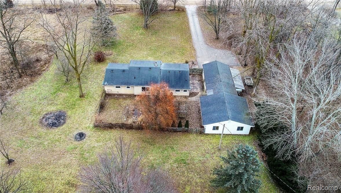 7685 North Robb Road Fowlerville, MI 48836 - Photo 35 of 38 DJI_0622-crop.jpg