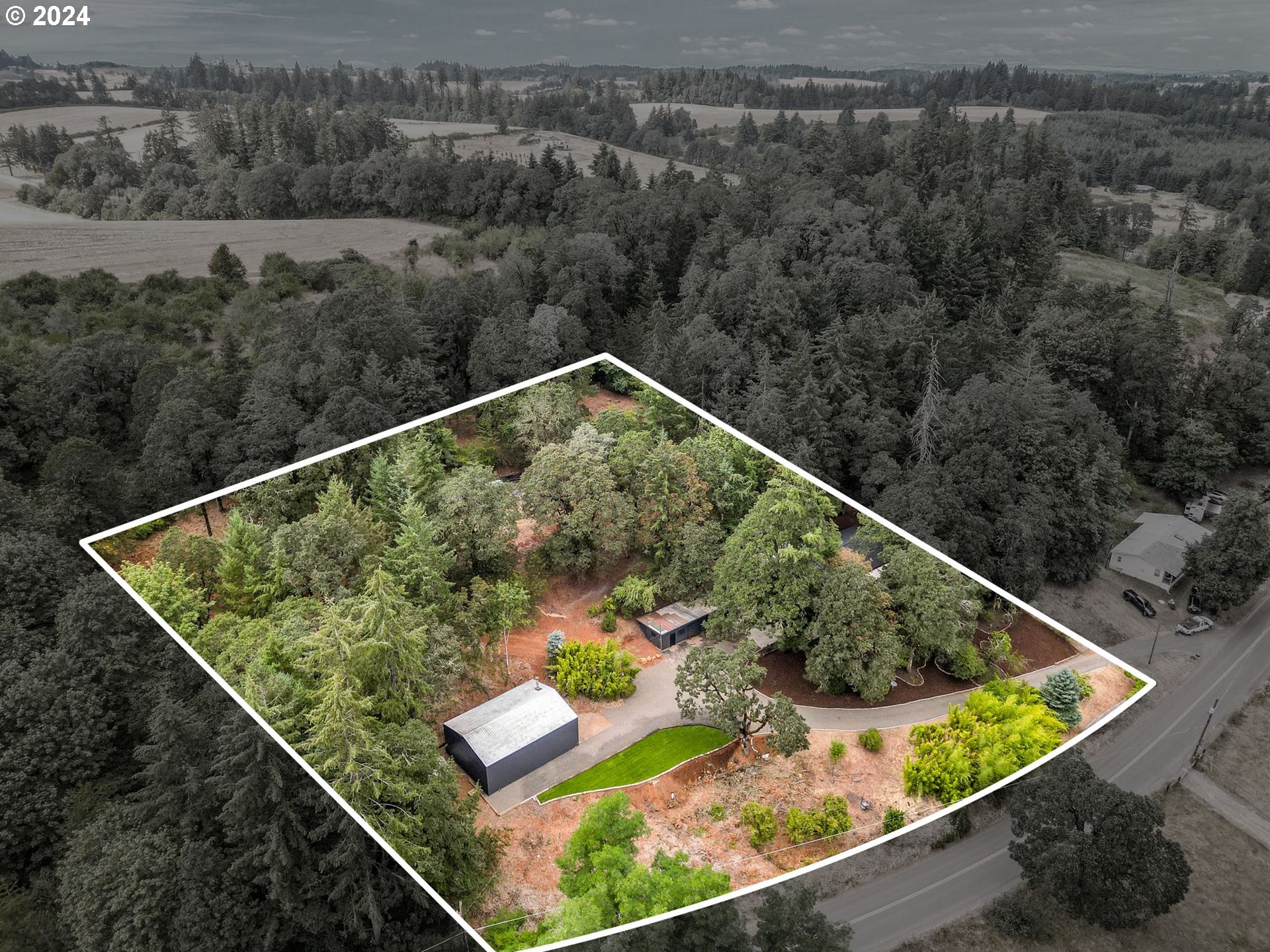 7565 Bates Road South Salem, OR 97306 - Photo 29 of 29 a view of a small yard with plants