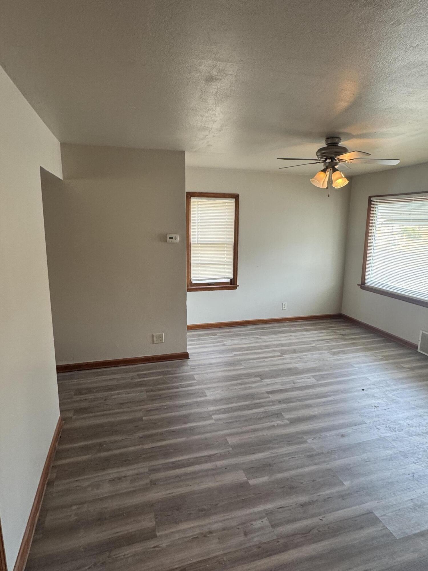 4877 North 40th Street Milwaukee, WI 53209 - Photo 12 of 47 Living Room Pic 8