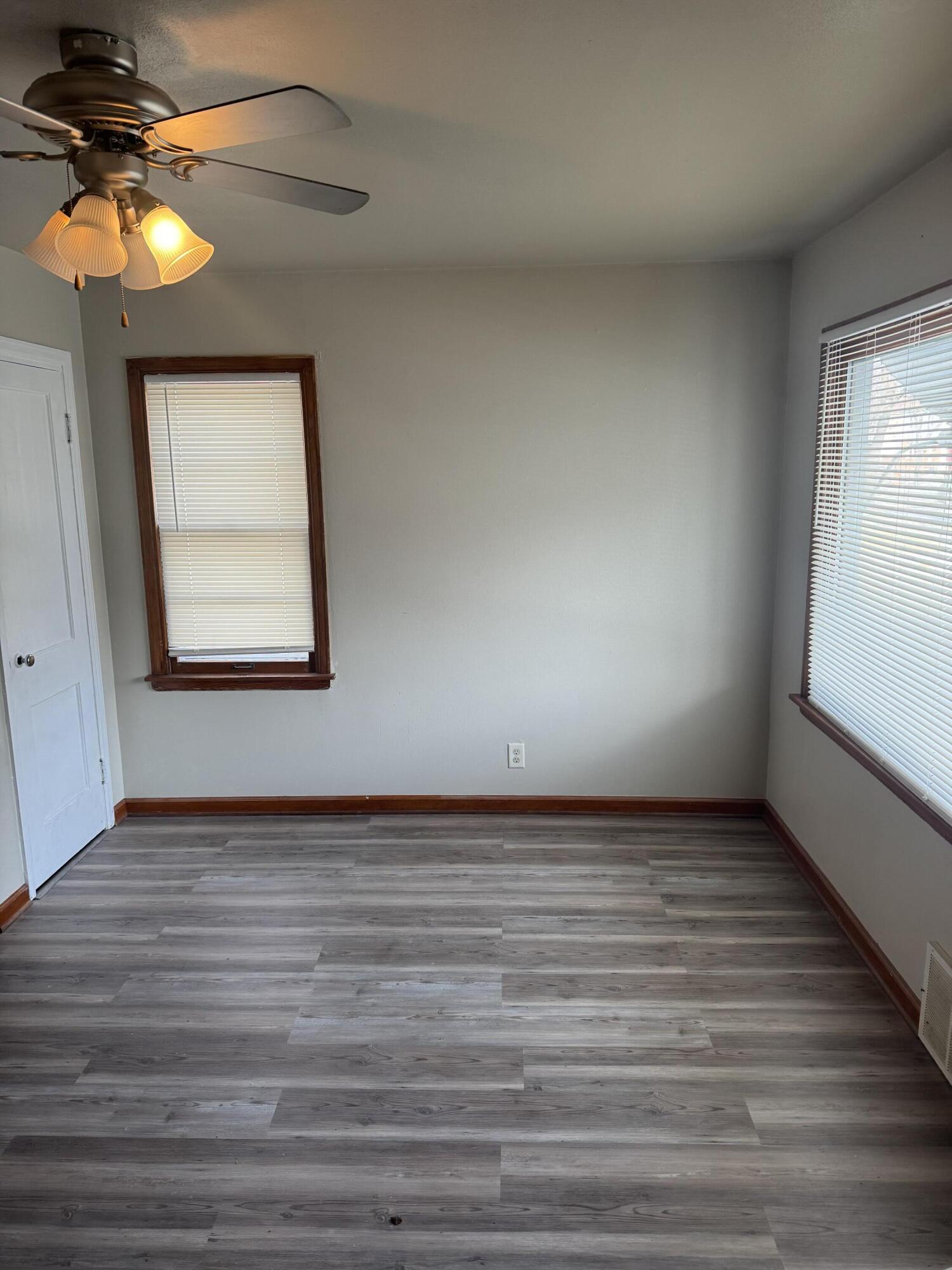 4877 North 40th Street Milwaukee, WI 53209 - Photo 5 of 47 Living room Pic 1