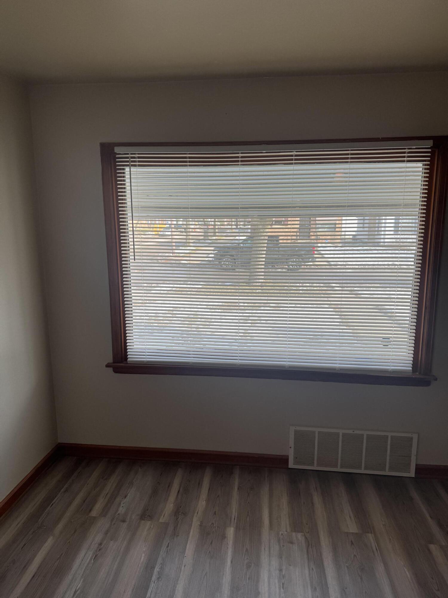 4877 North 40th Street Milwaukee, WI 53209 - Photo 9 of 47 Living room Pic 5
