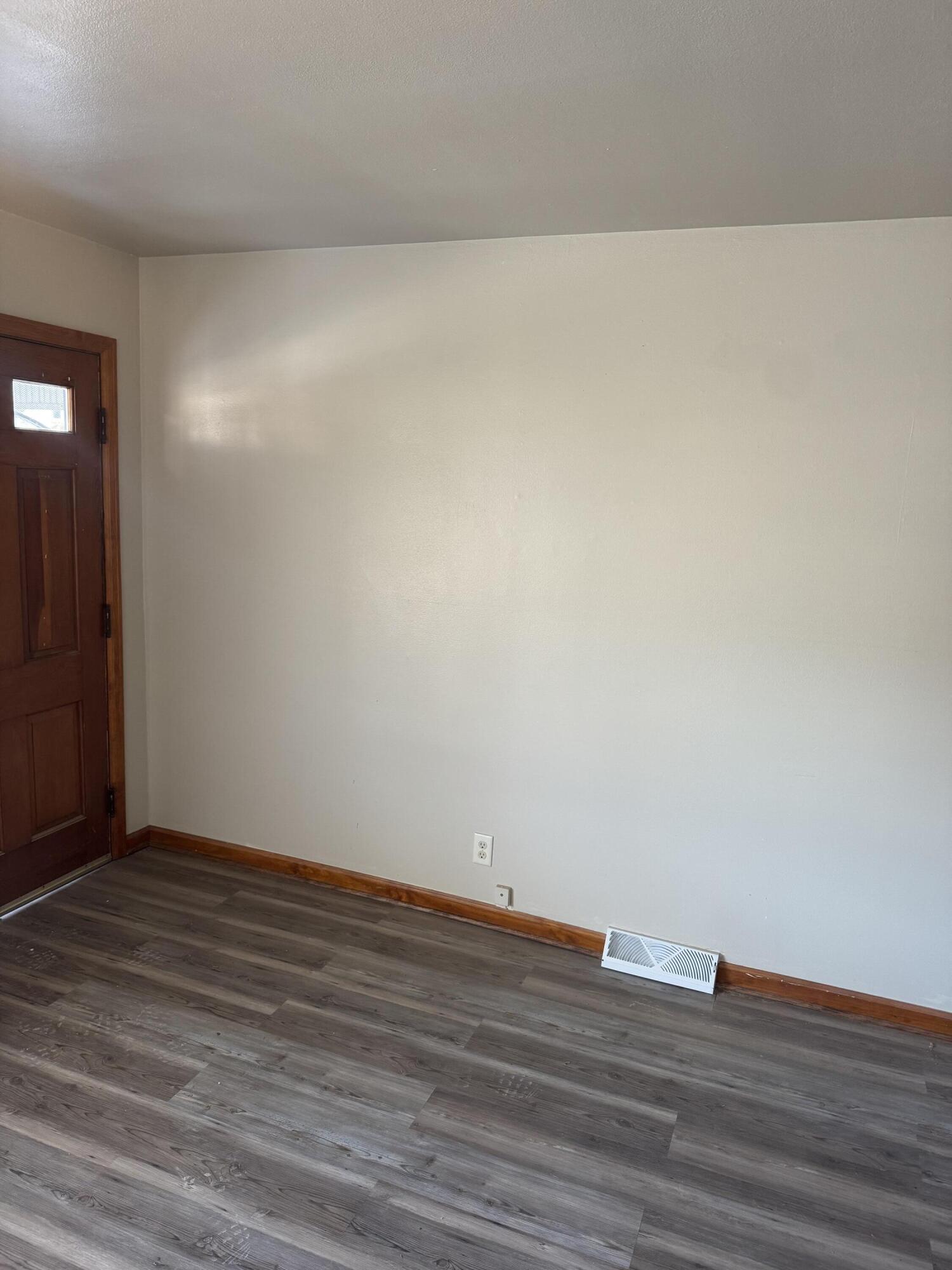 4877 North 40th Street Milwaukee, WI 53209 - Photo 10 of 47 Living room Pic 6