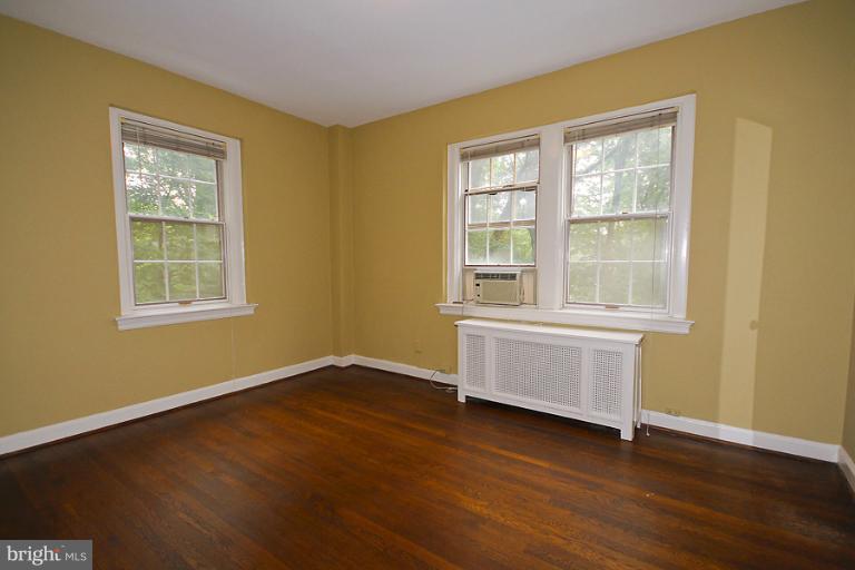 2737 Devonshire Place Northwest, Unit 129 Washington, DC 20008 - Photo 14 of 28 Bedroom