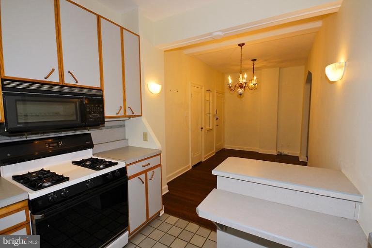 2737 Devonshire Place Northwest, Unit 129 Washington, DC 20008 - Photo 17 of 28 Dining Room