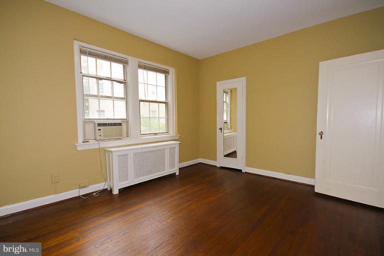 2737 Devonshire Place Northwest, Unit 129 Washington, DC 20008 - Photo 20 of 28 Bedroom