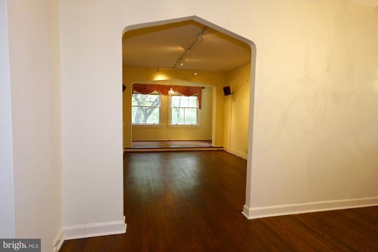 2737 Devonshire Place Northwest, Unit 129 Washington, DC 20008 - Photo 23 of 28 Interior (General)