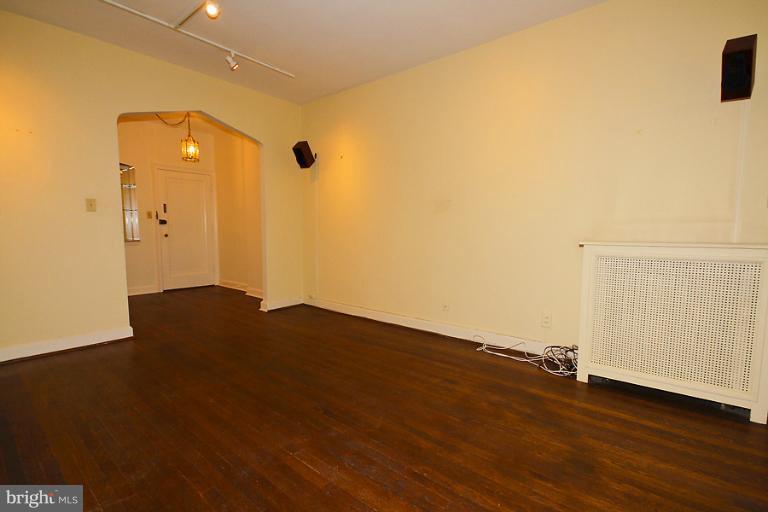 2737 Devonshire Place Northwest, Unit 129 Washington, DC 20008 - Photo 24 of 28 Living Room