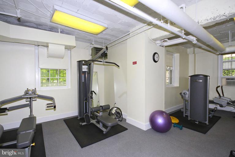 2737 Devonshire Place Northwest, Unit 129 Washington, DC 20008 - Photo 25 of 28 Interior (General)