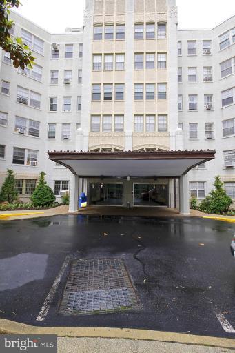 2737 Devonshire Place Northwest, Unit 129 Washington, DC 20008 - Photo 5 of 28 Exterior (Front)