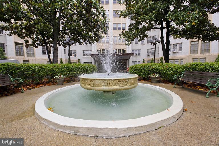 2737 Devonshire Place Northwest, Unit 129 Washington, DC 20008 - Photo 6 of 28 Exterior (Front)