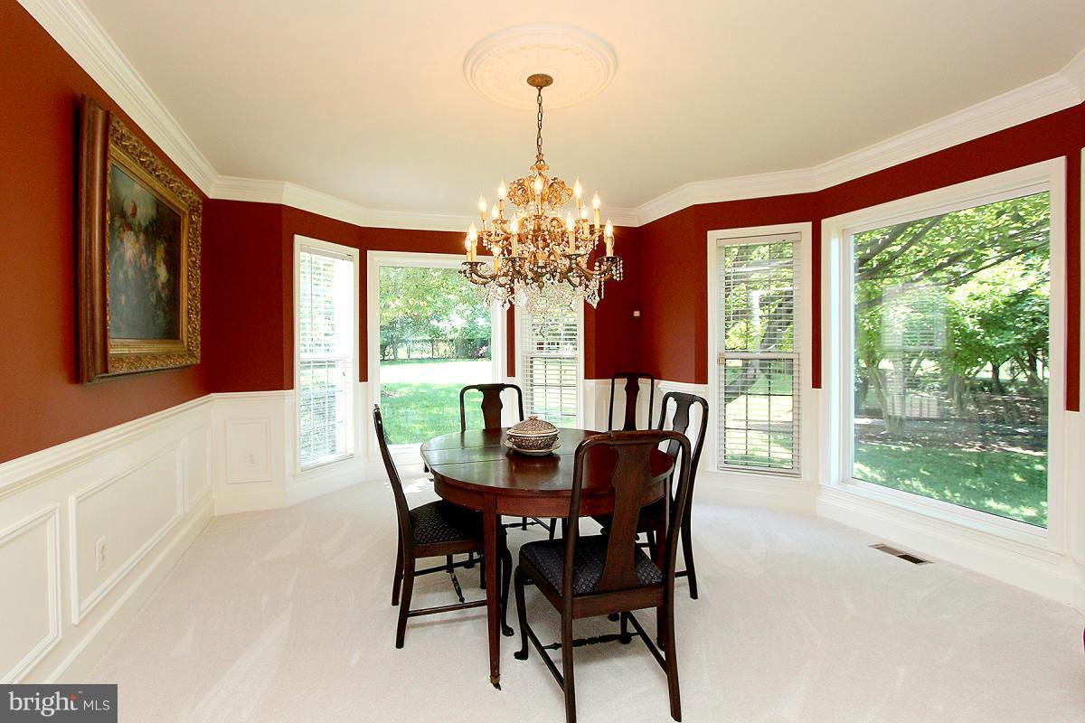 9208 Huntmaster Road Gaithersburg, MD 20882 - Photo 5 of 30 Dining Room