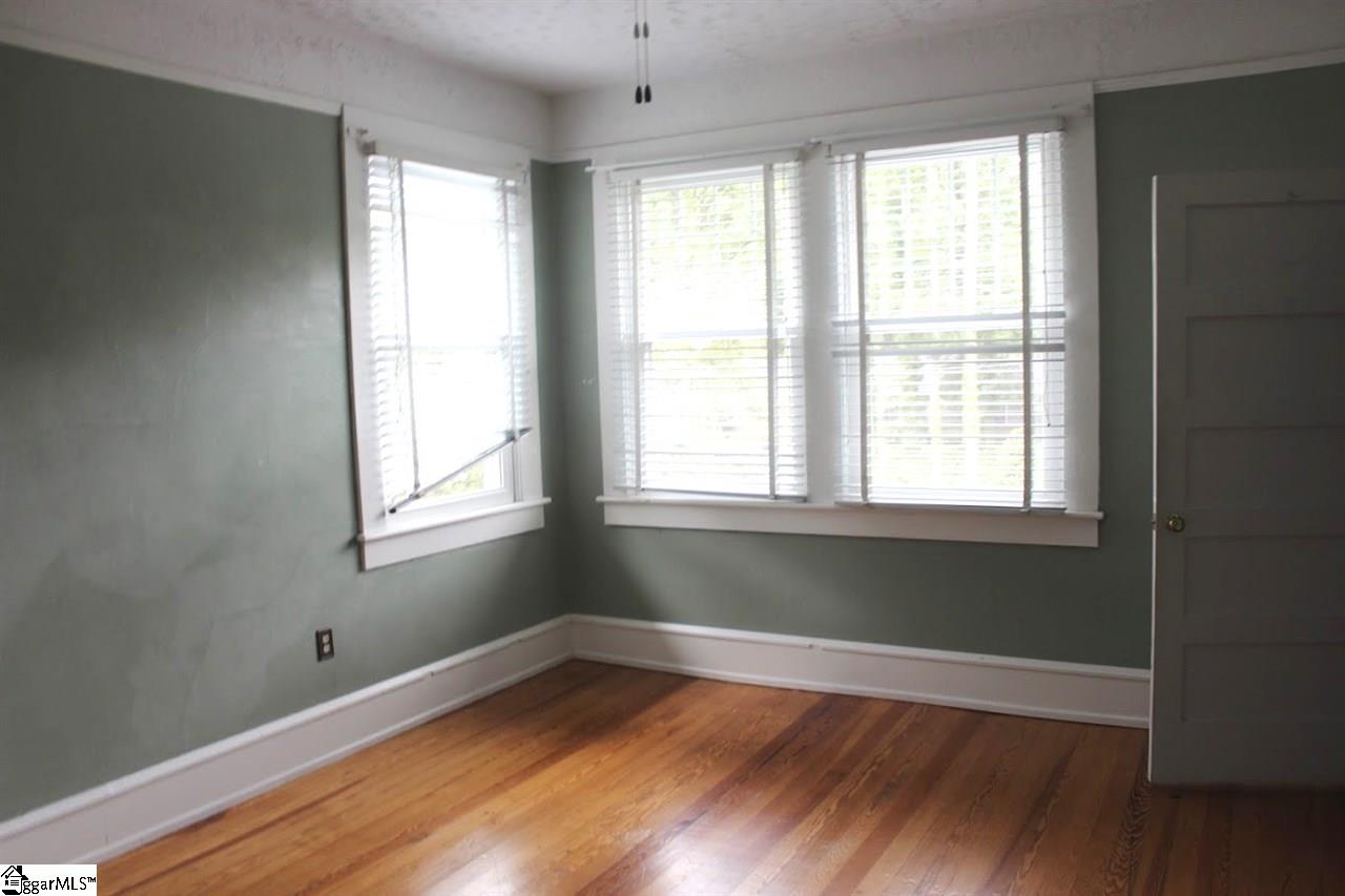 302 Calvert Avenue Clinton, SC 29325 - Photo 5 of 22