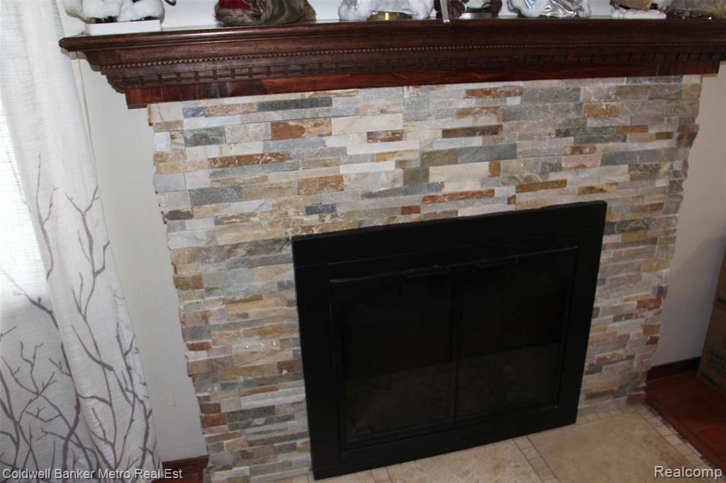 4092 Woodstock Road Waterford, MI 48328 - Photo 7 of 63