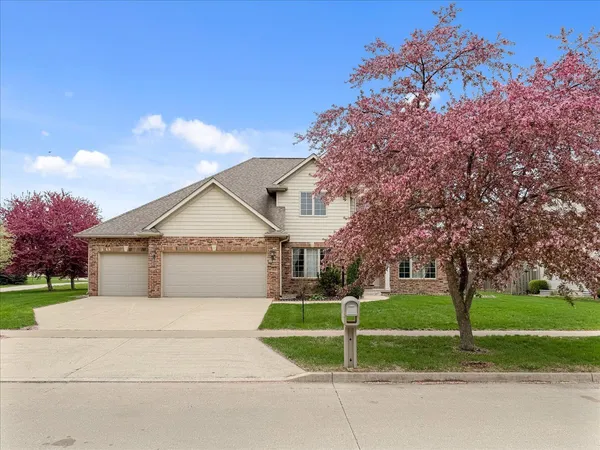 $485,000 | 4705 Stonebridge Drive, Champaign, IL 61822