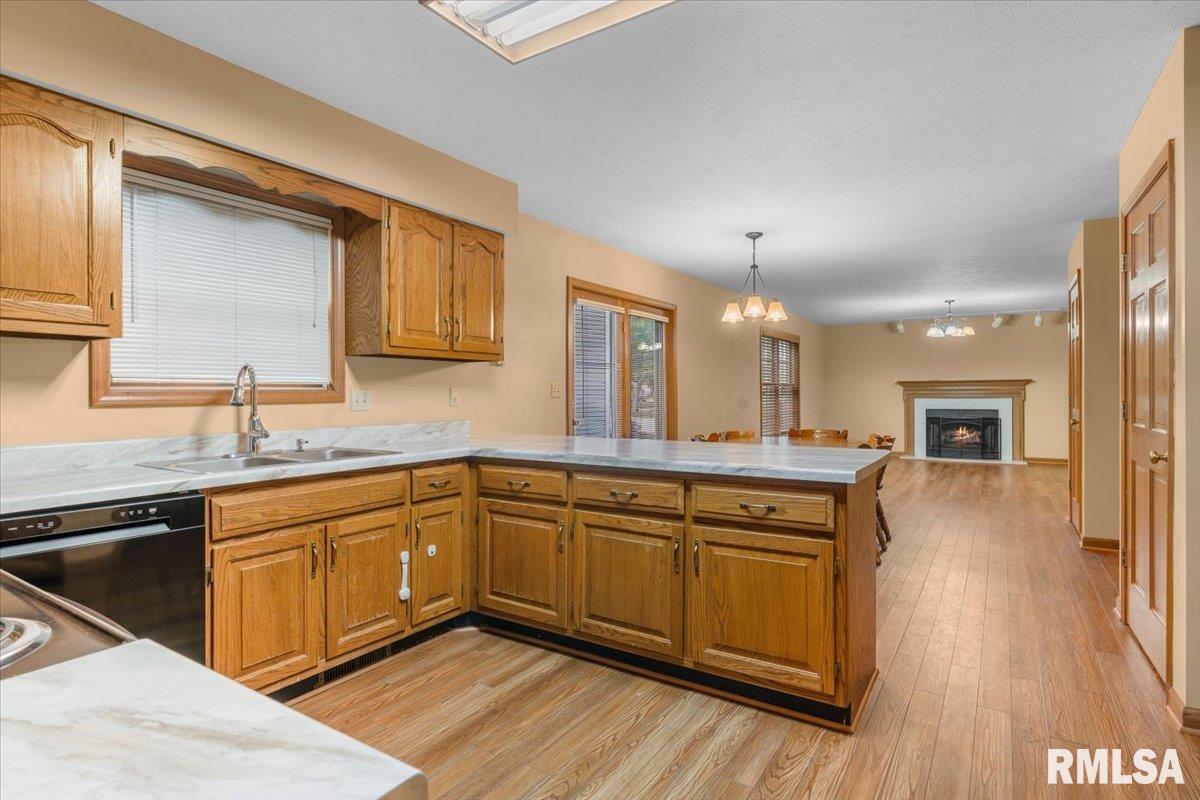 8033 Wilson Terrace Springfield, IL 62712 - Photo 8 of 40