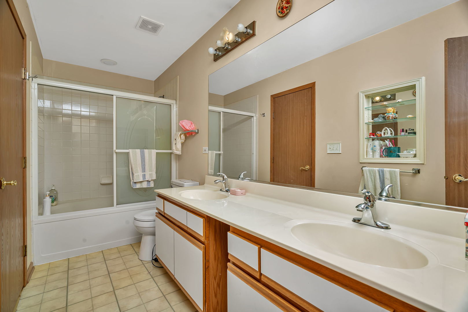 2750 Shelly Lane Aurora, IL 60504 - Photo 20 of 32 a bathroom with a sink double vanity granite tub shower and a mirror
