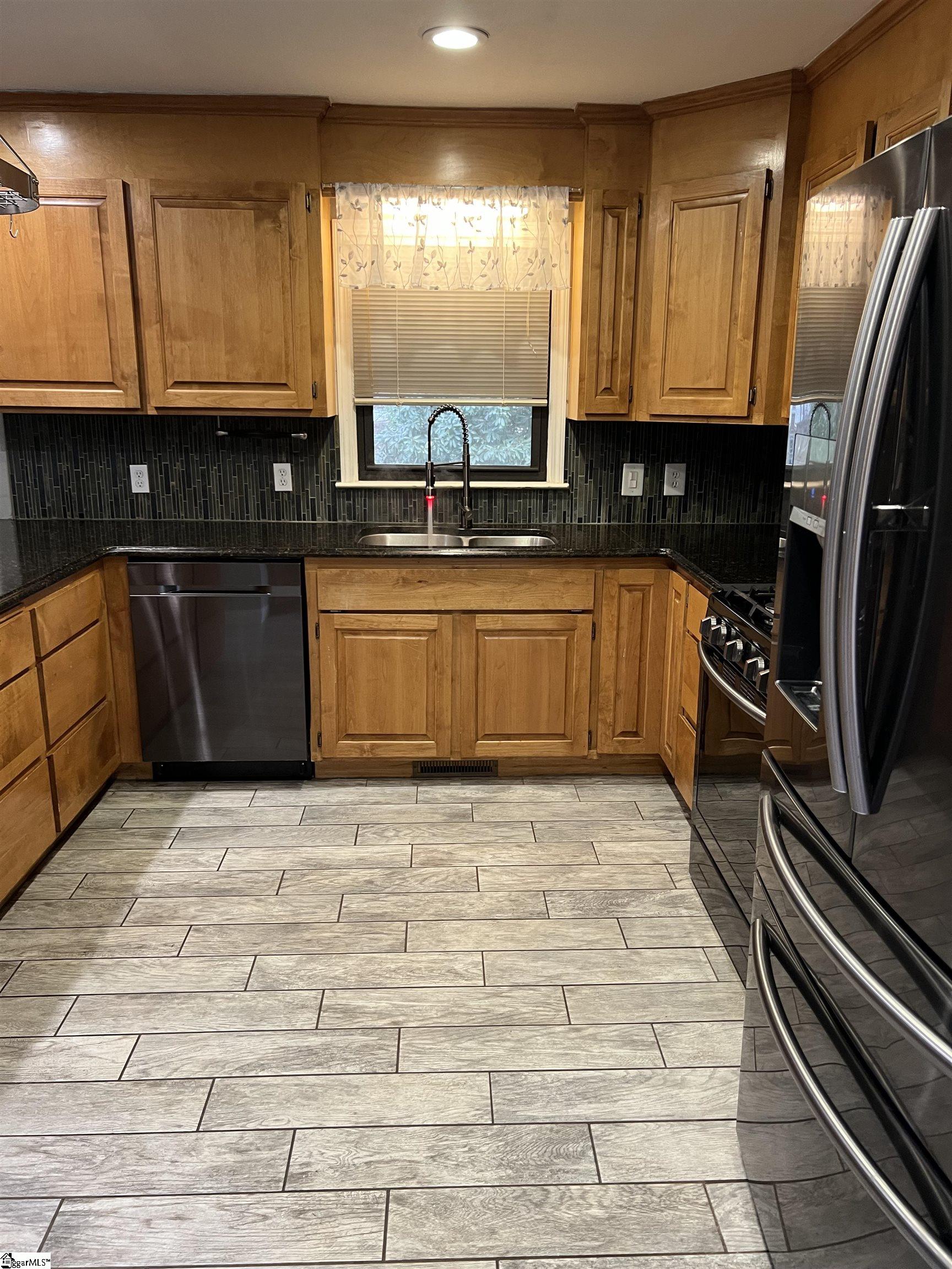 702 Central Avenue Mauldin, SC 29662 - Photo 8 of 35