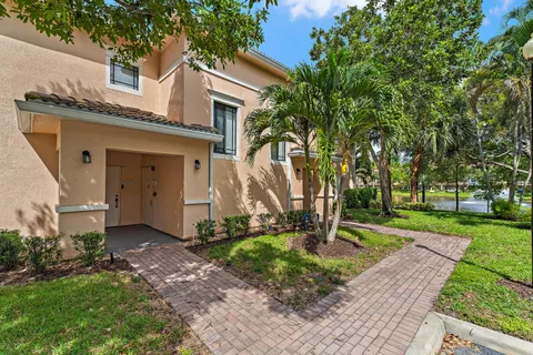 $330,000 | 2807 Veronia Drive, Unit 107, Palm Beach Gardens, FL 33410