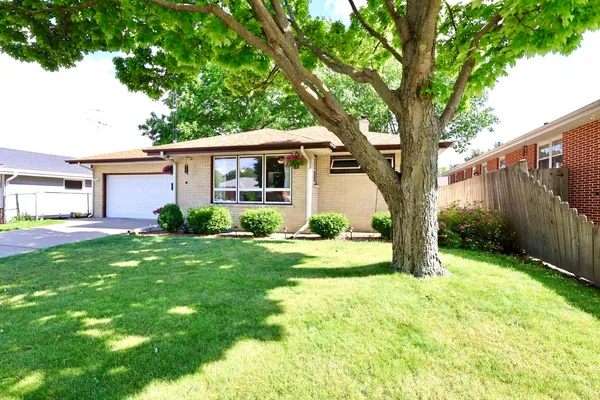 $314,900 | 4821 70th Street, Kenosha, WI 53142