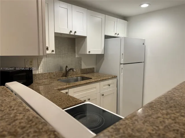 $2,125 | 8605 Southwest 68th Court, Unit 4, Pinecrest, FL 33156